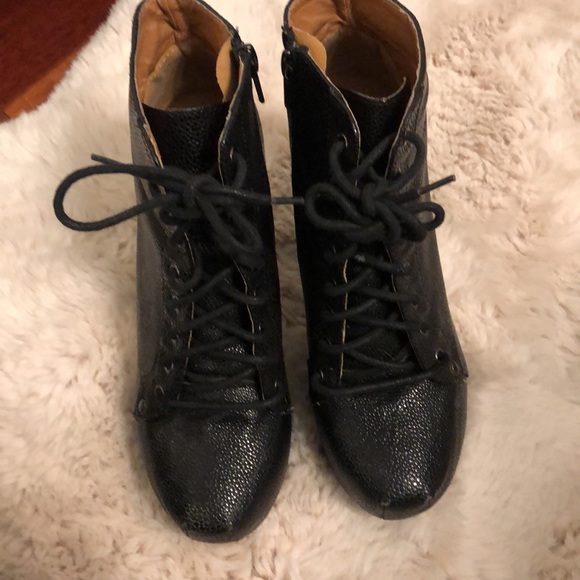 ✨BLACK LACE UP HEELED SHOES⚡️ - Picture 3 of 6